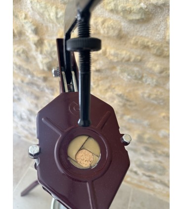 Boucheuse sur pied pour bouteilles Magnums